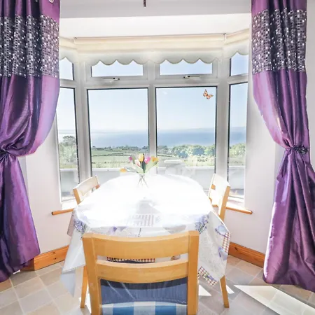 Tullyally Сasa de vacaciones Red Castle