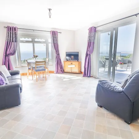 Tullyally Holiday home *